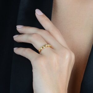 Anel Dourado Meia Aliança 5 Pedras de Zircônia Immersa