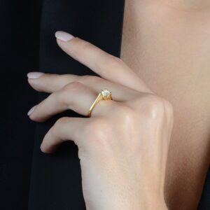 Anel Dourado Solitário com Pedra de Zircônia Immersa